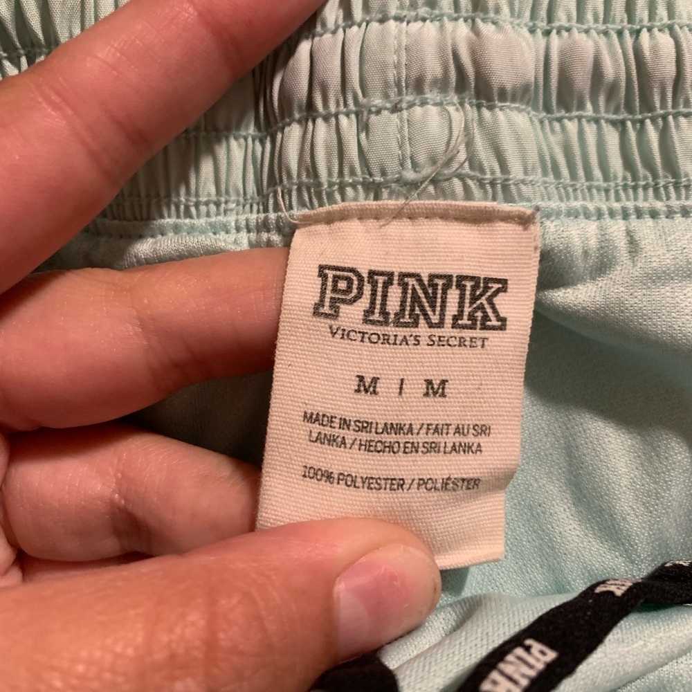 Pink workout shorts - Picture 3 of 4